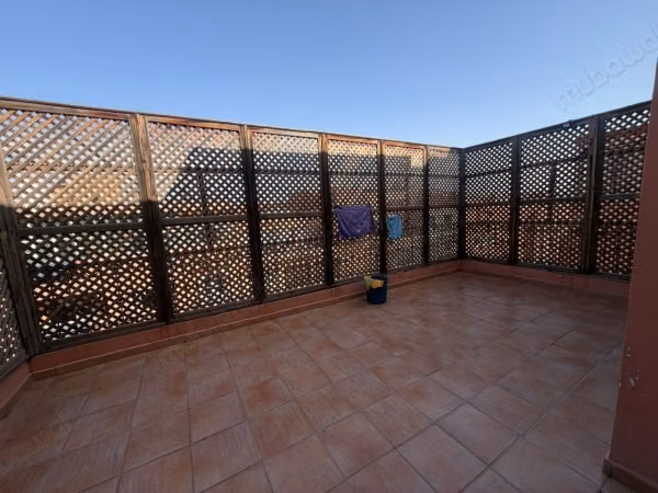 Appartement à vendre à Majorelle. 3 chambres agréables. Belle terrasse
