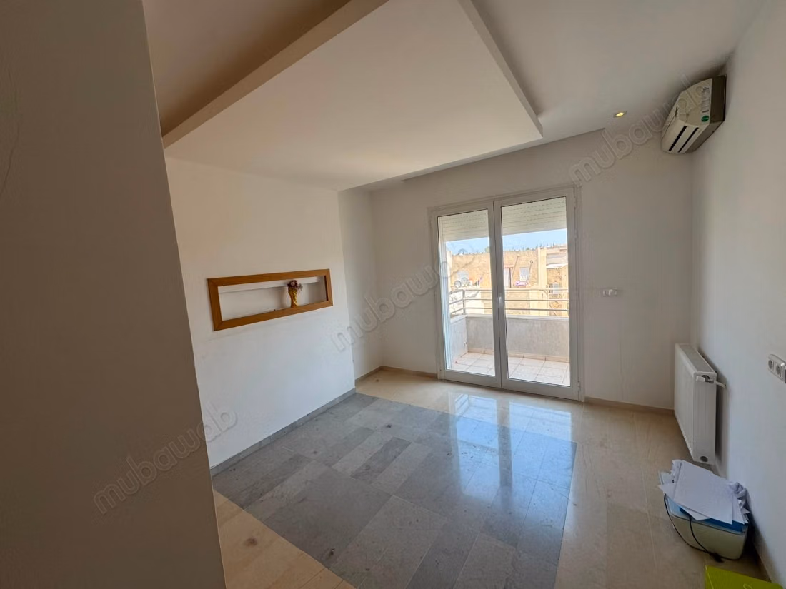 À louer Spacieux appartement S3 à la soukra
