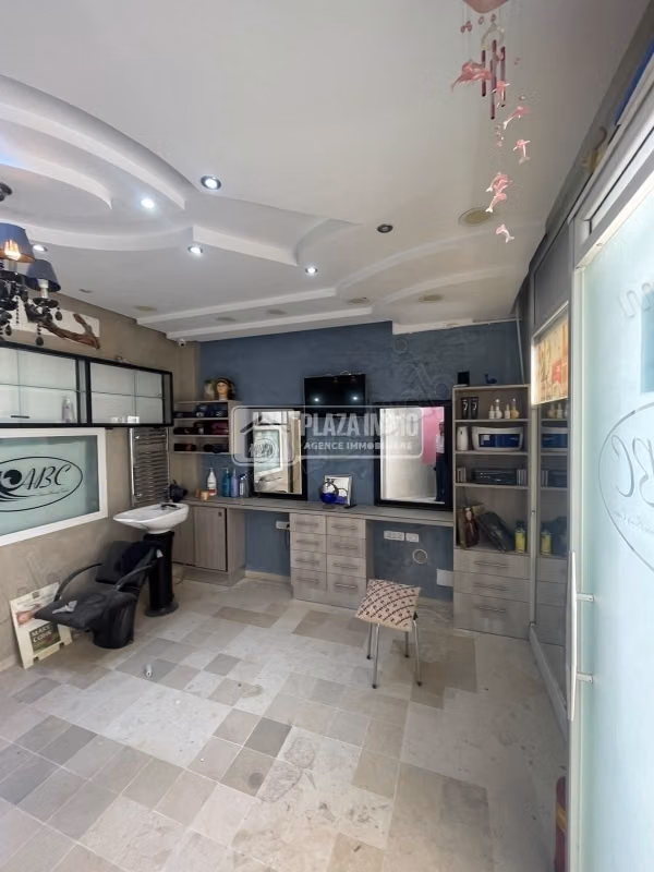 In vendita Spazio commerciale nel quartiere Palmeraies, L'Aouina
