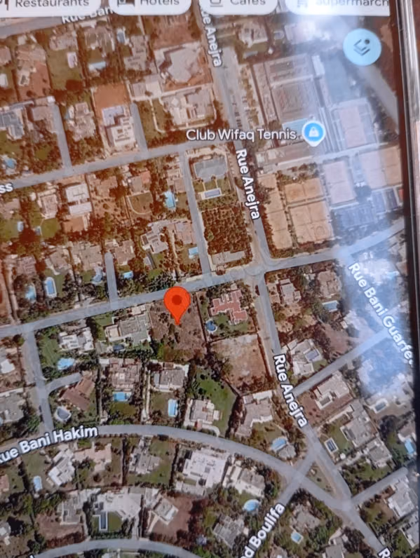 Terrain à la vente à Riyad.
Superficie 3080 m²