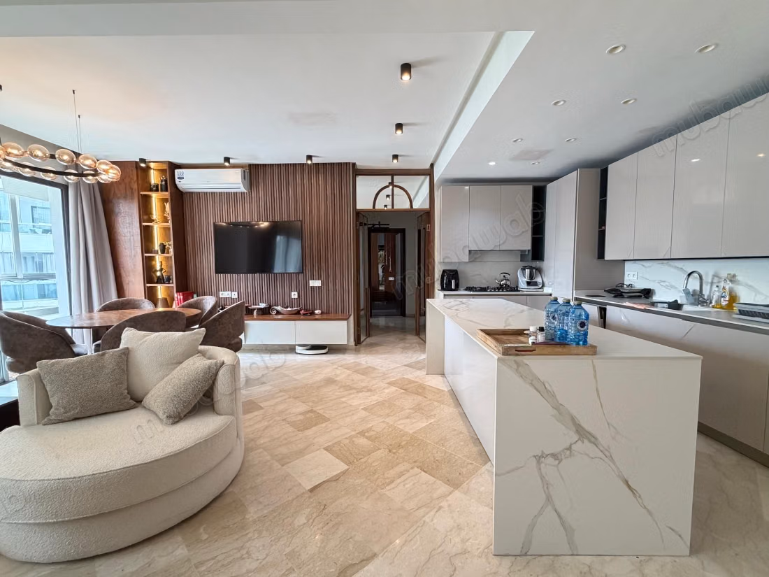 Bright apartment in Founty with furnished terrace