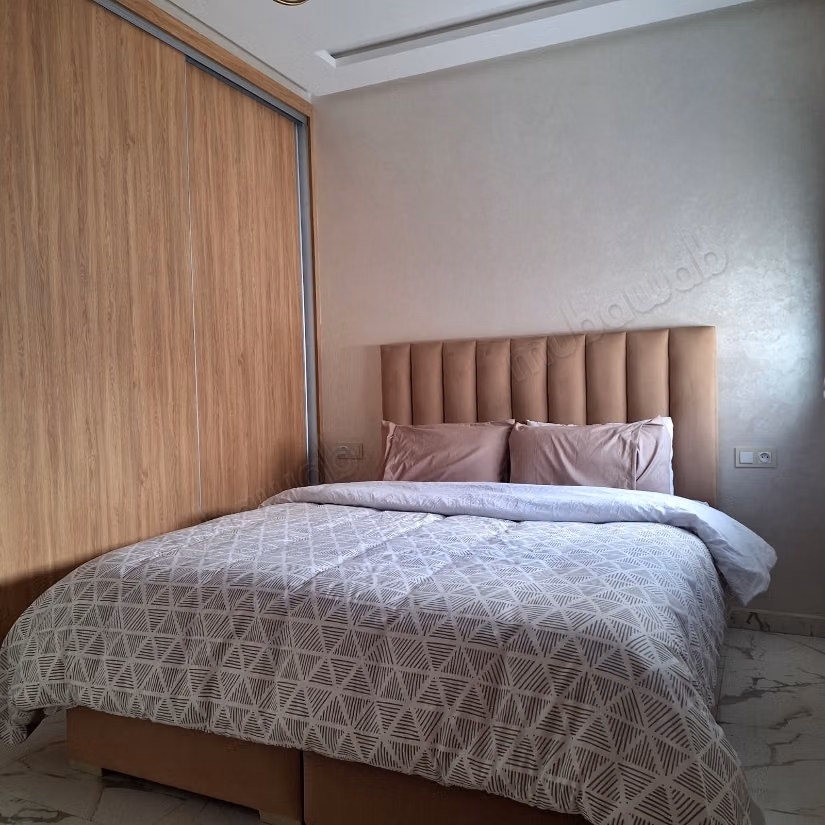 Apartments for rent in Hay Mohammadi. 1 Room. Satellite dish system and Moroccan living room