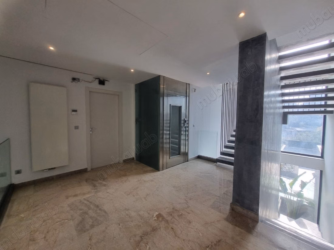  La soukra – triplex jumelé avec ascenseur privatif & piscine à vendre
