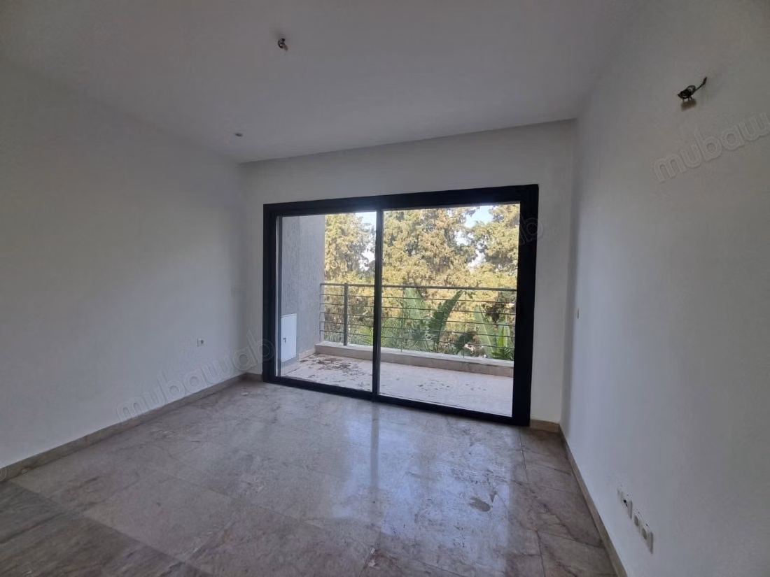  La soukra – triplex jumelé avec ascenseur privatif & piscine à vendre