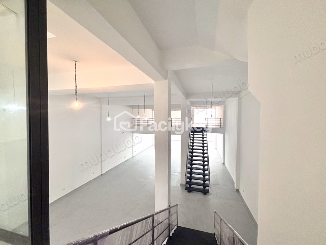 Local commercial de 420 m² à Casablanca