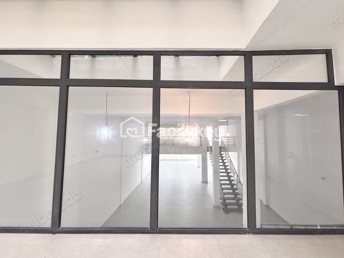 Local commercial de 420 m² à Casablanca