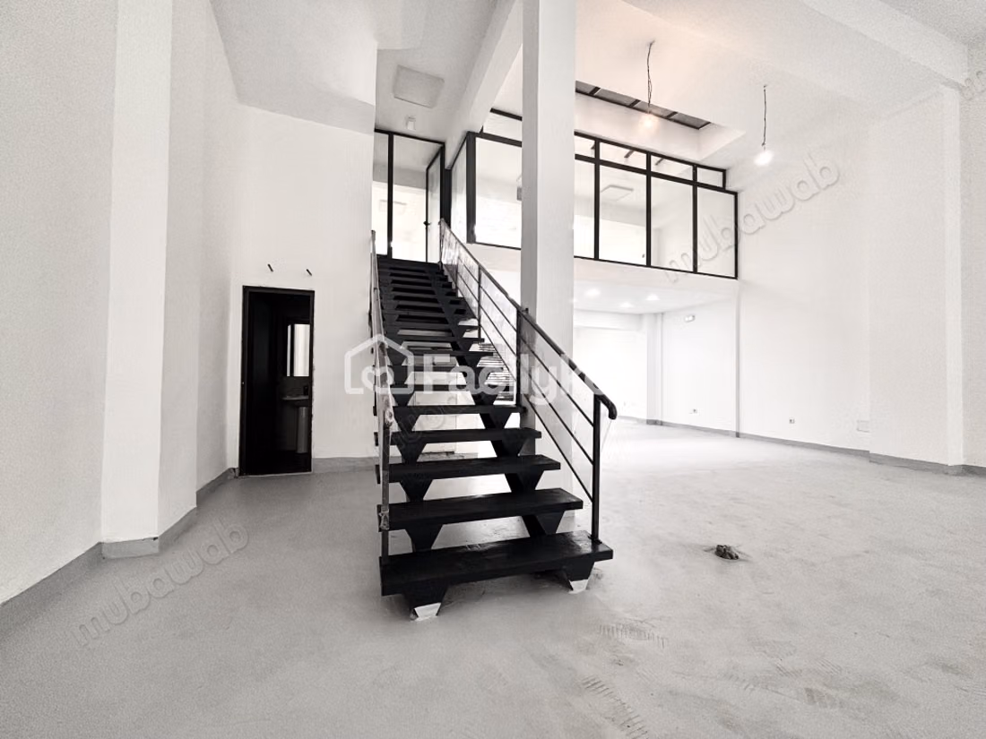 Local commercial de 420 m² à Casablanca