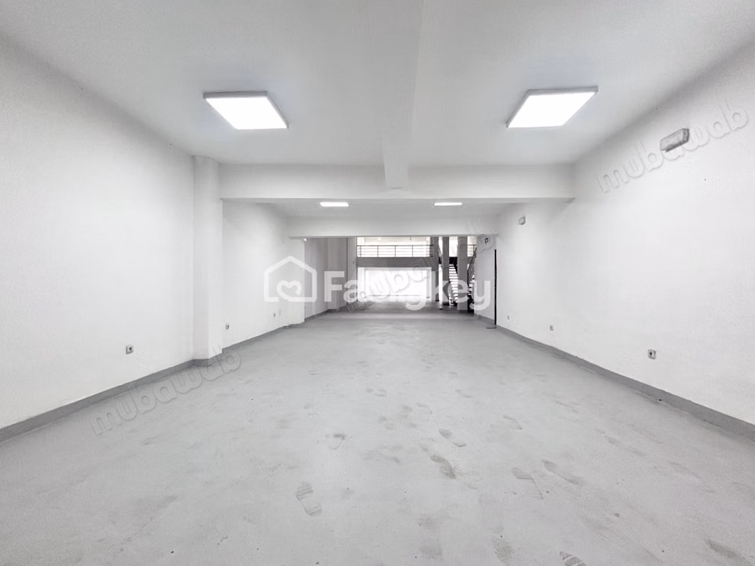 Local commercial de 420 m² à Casablanca