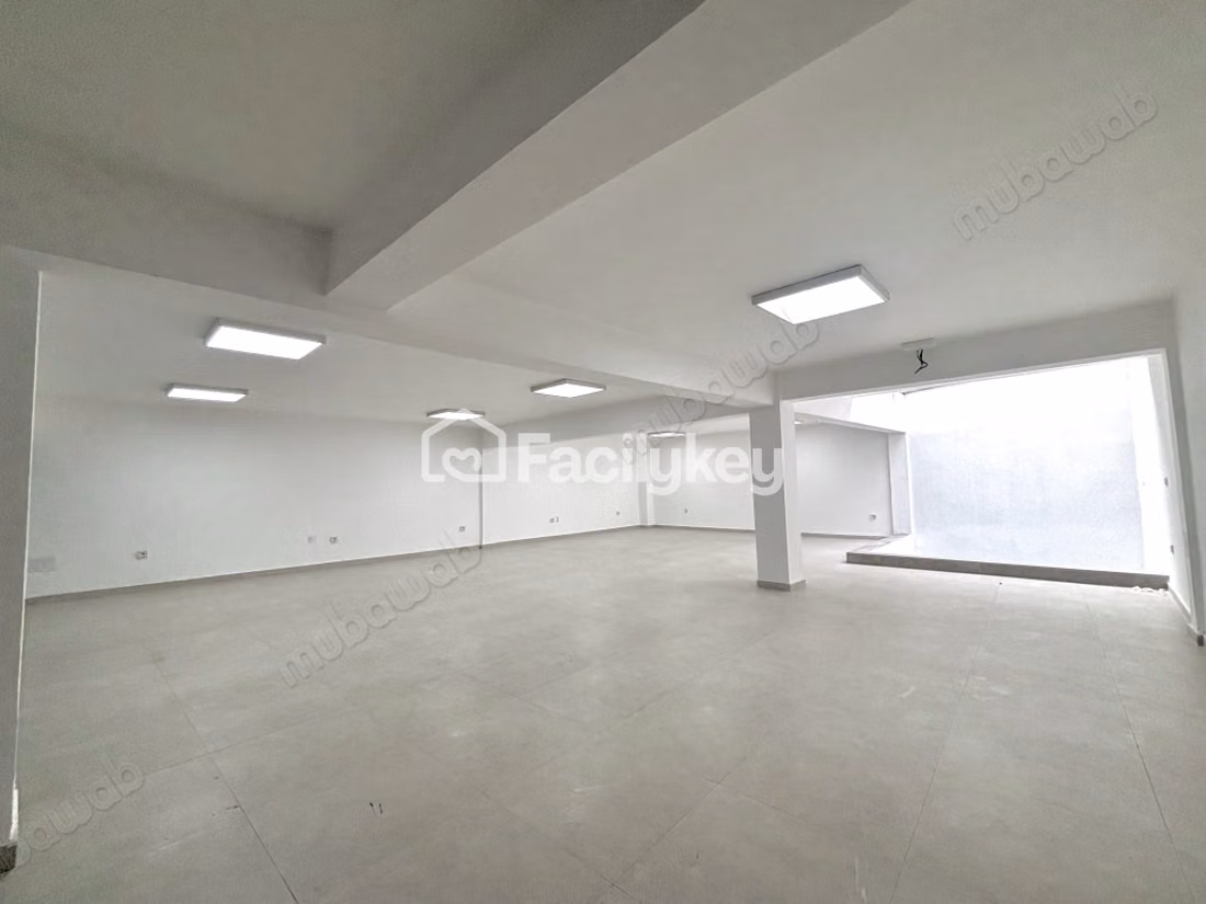 Local commercial de 420 m² à Casablanca