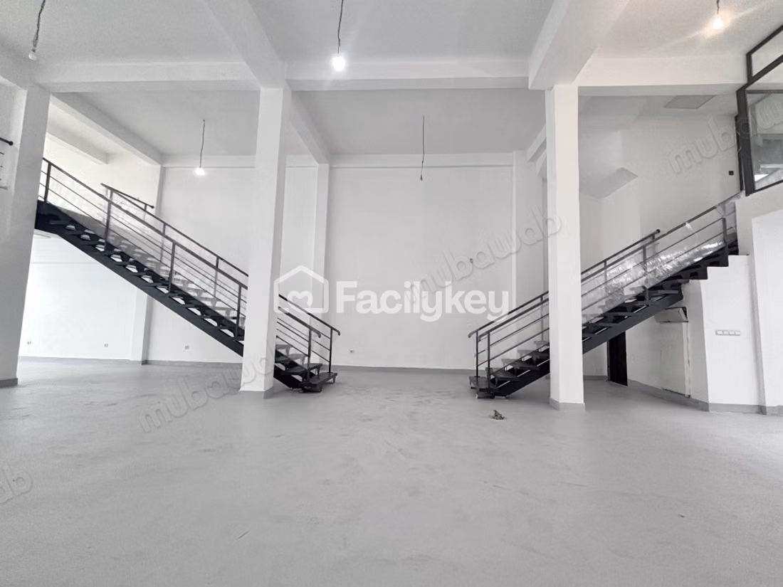 Local commercial de 420 m² à Casablanca