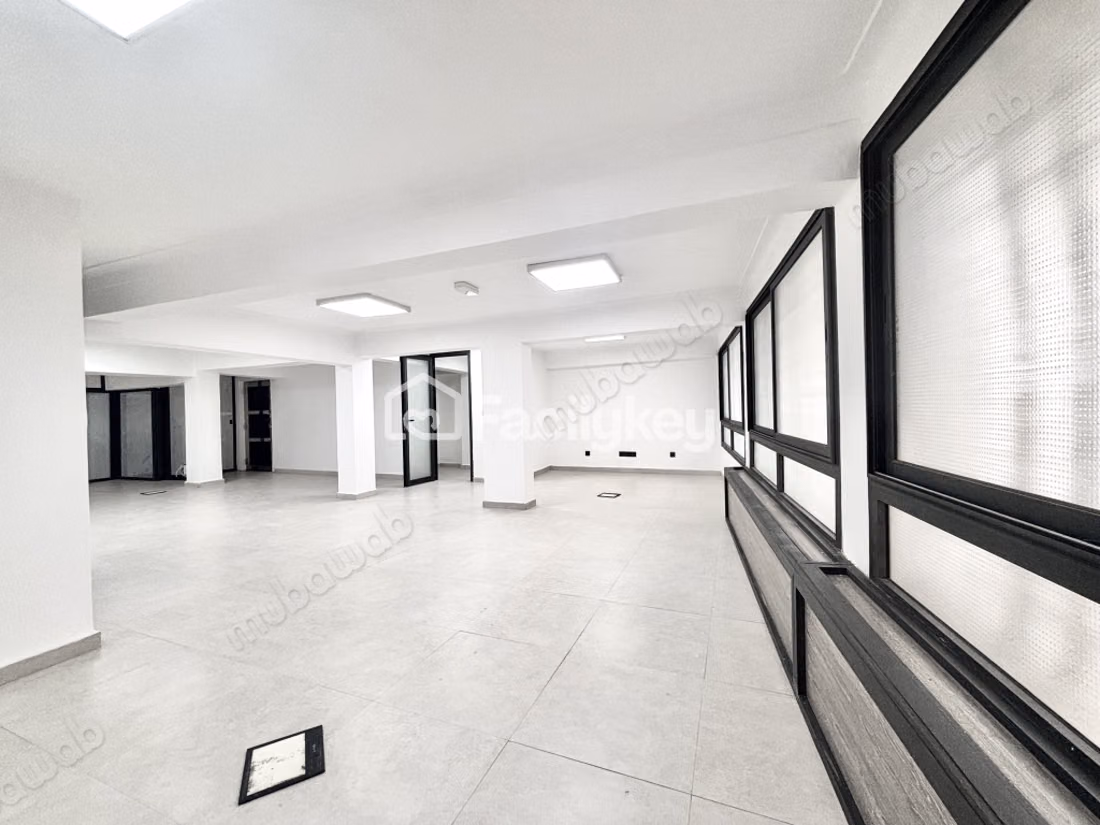 Local commercial de 420 m² à Casablanca