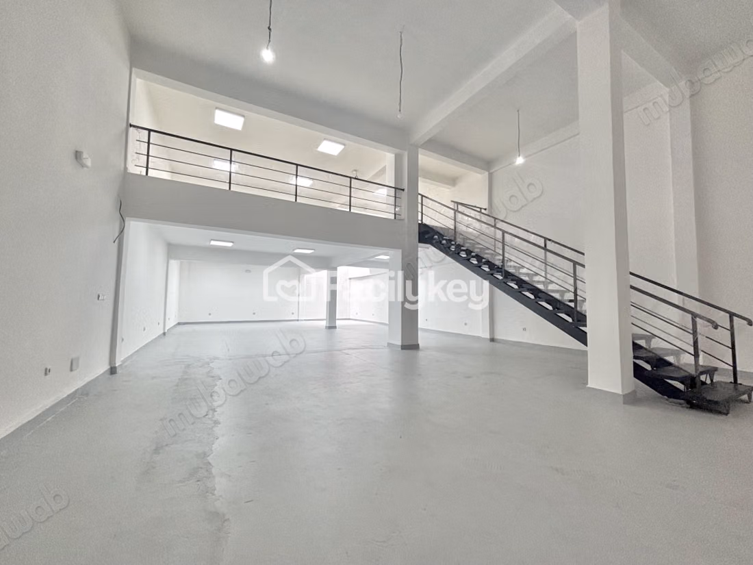 Local commercial de 420 m² à Casablanca