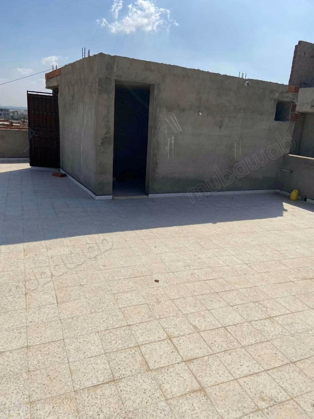 House for sale in Sidi Abdelhamid. 4 comfortable rooms. Bulletproof door