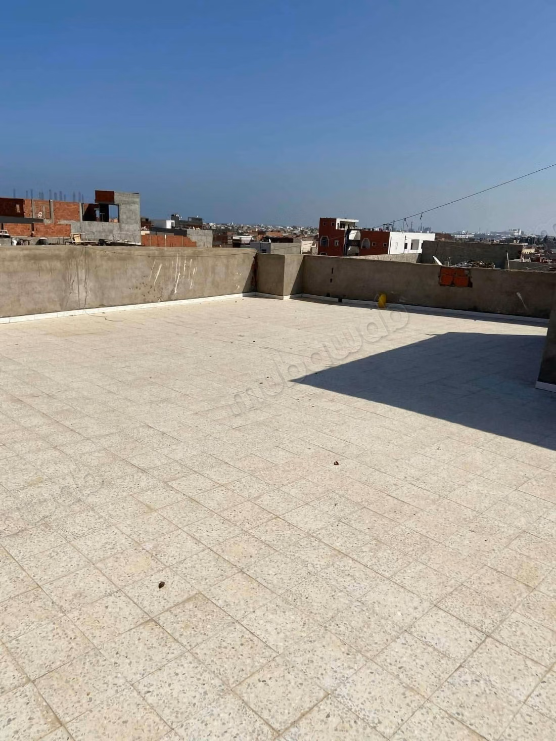 House for sale in Sidi Abdelhamid. 4 comfortable rooms. Bulletproof door