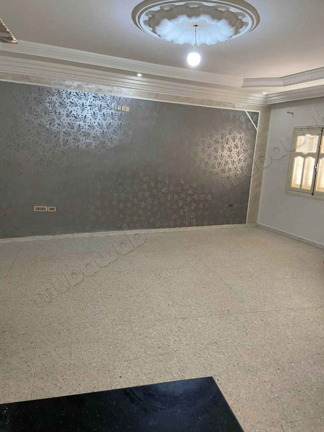 House for sale in Sidi Abdelhamid. 4 comfortable rooms. Bulletproof door