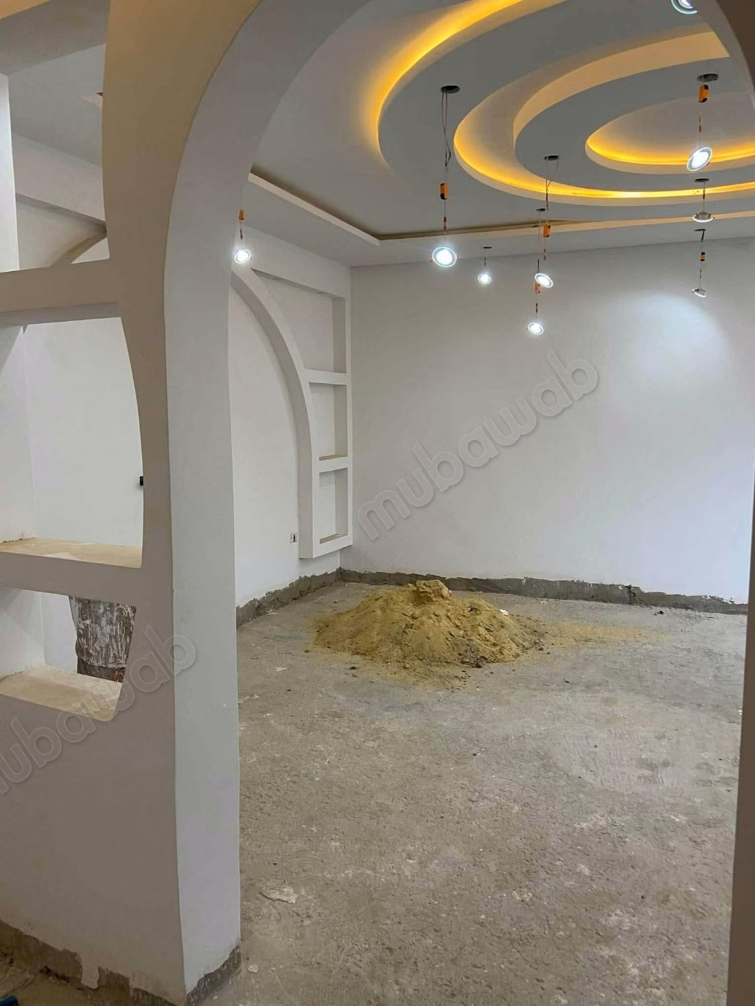 House for sale in Sidi Abdelhamid. 4 comfortable rooms. Bulletproof door