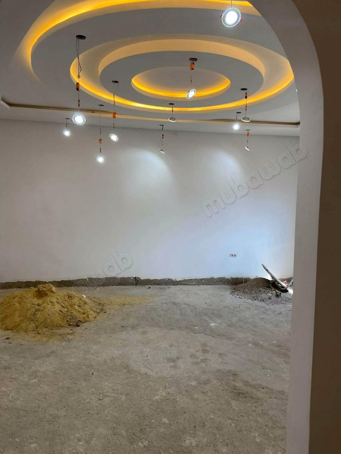 House for sale in Sidi Abdelhamid. 4 comfortable rooms. Bulletproof door