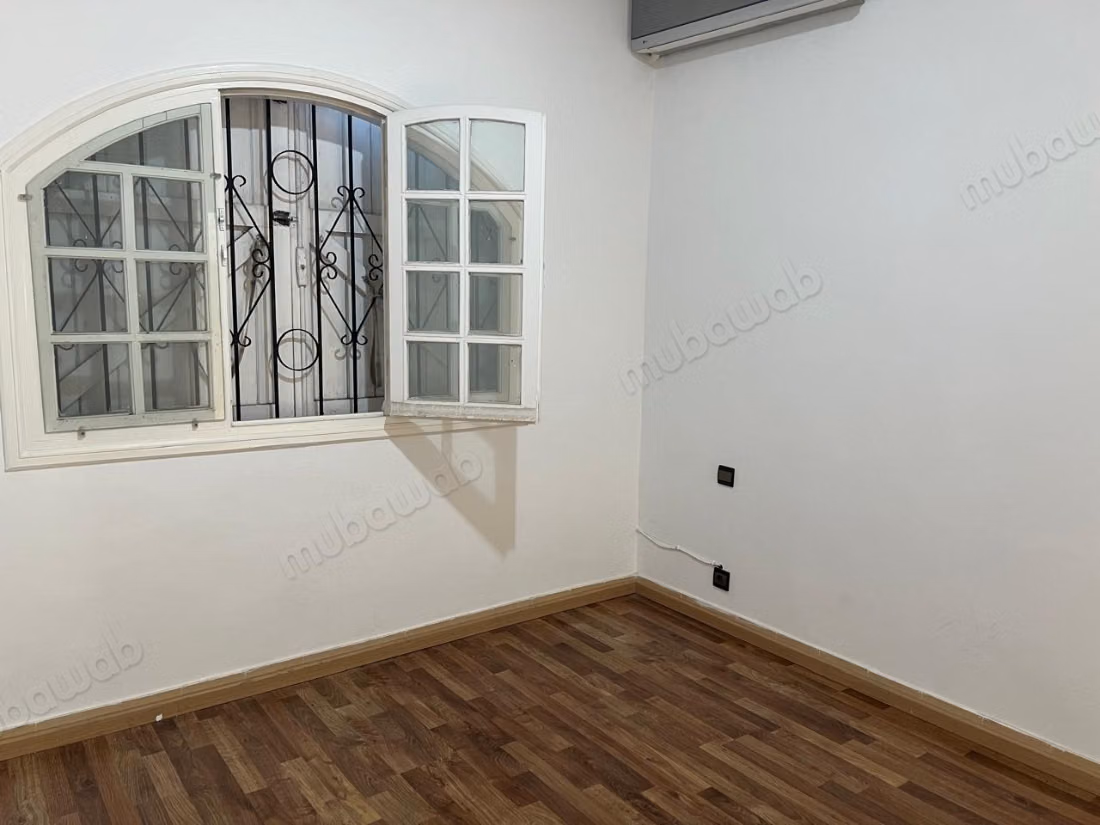High-end villa for rent in Bourgogne Ouest. Area 500 m²