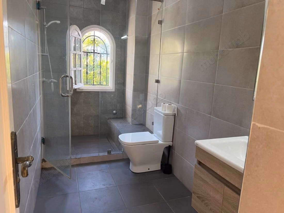 High-end villa for rent in Bourgogne Ouest. Area 500 m²