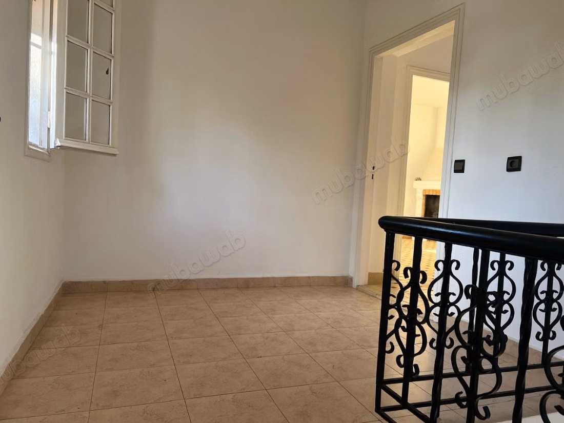High-end villa for rent in Bourgogne Ouest. Area 500 m²