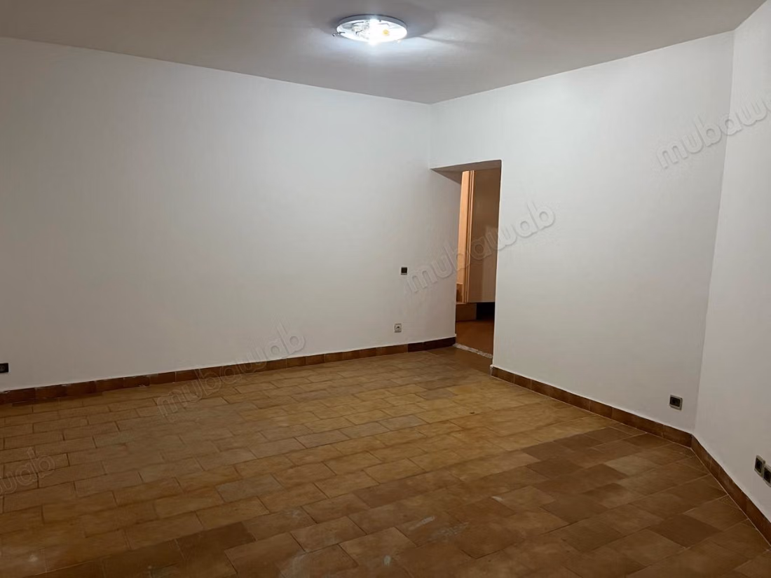 High-end villa for rent in Bourgogne Ouest. Area 500 m²