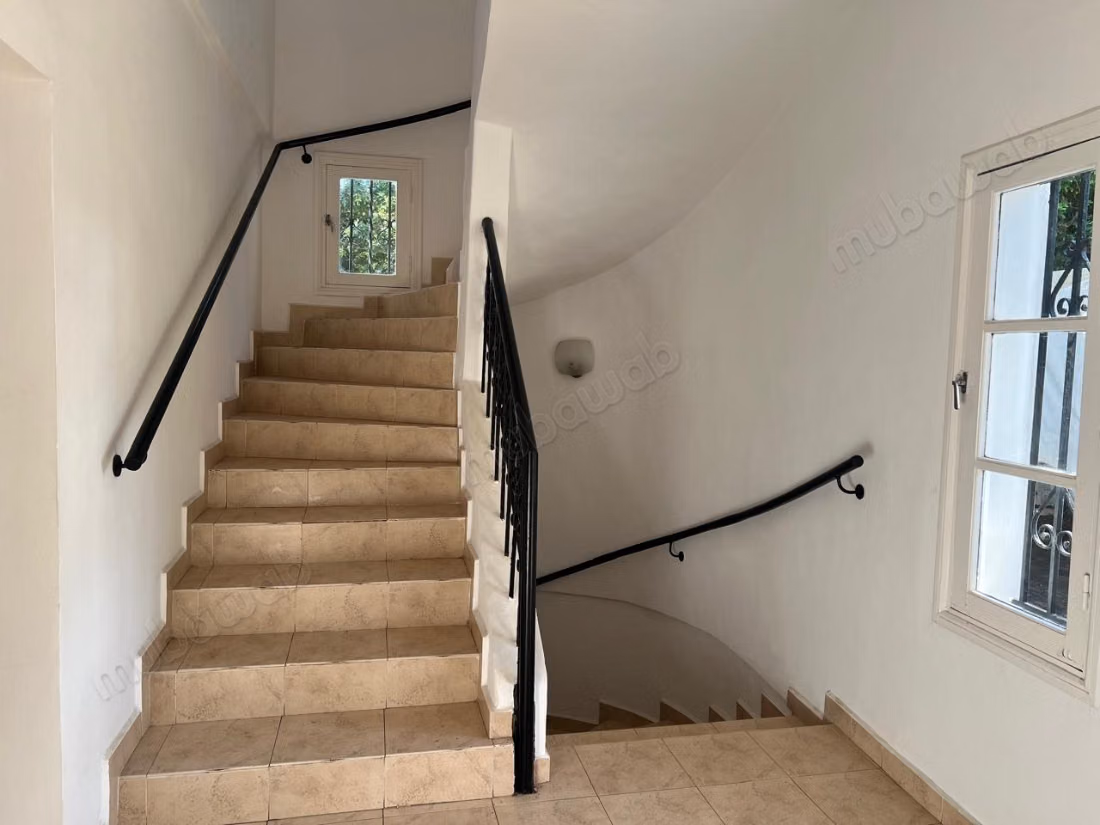 High-end villa for rent in Bourgogne Ouest. Area 500 m²