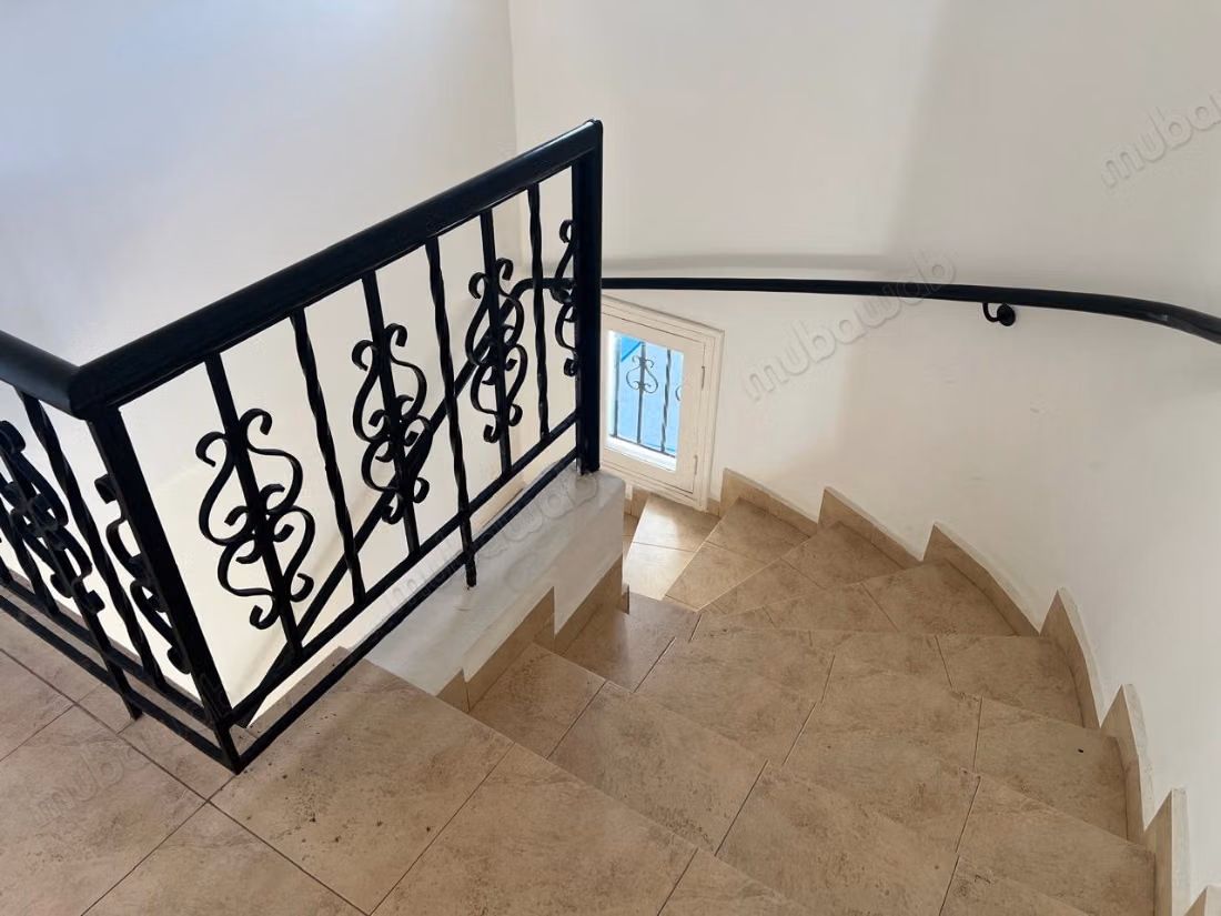 High-end villa for rent in Bourgogne Ouest. Area 500 m²