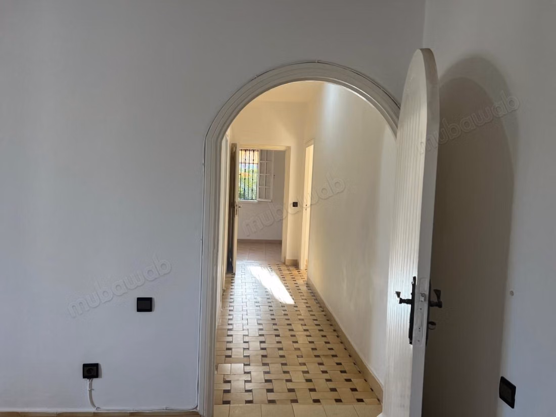 High-end villa for rent in Bourgogne Ouest. Area 500 m²