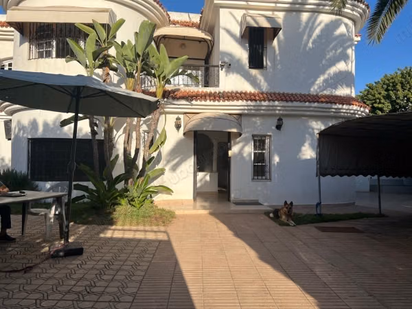 Location villa de haut standing à Bourgogne Ouest.
Superficie 500 m²