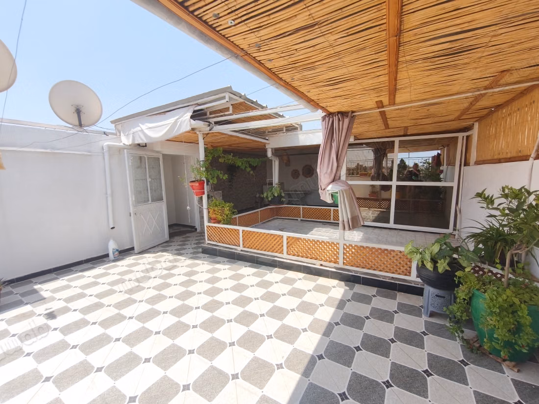 Riad TITRE proche ferblantiers. Surf. Totale 280 m²