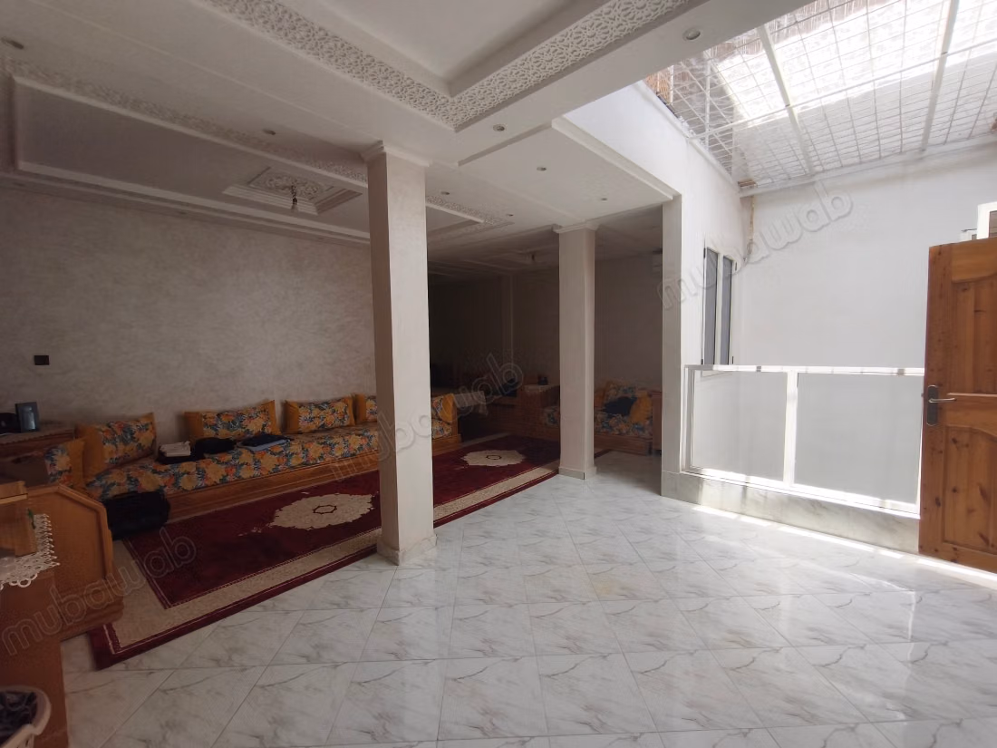 Riad TITRE proche ferblantiers. Surf. Totale 280 m²