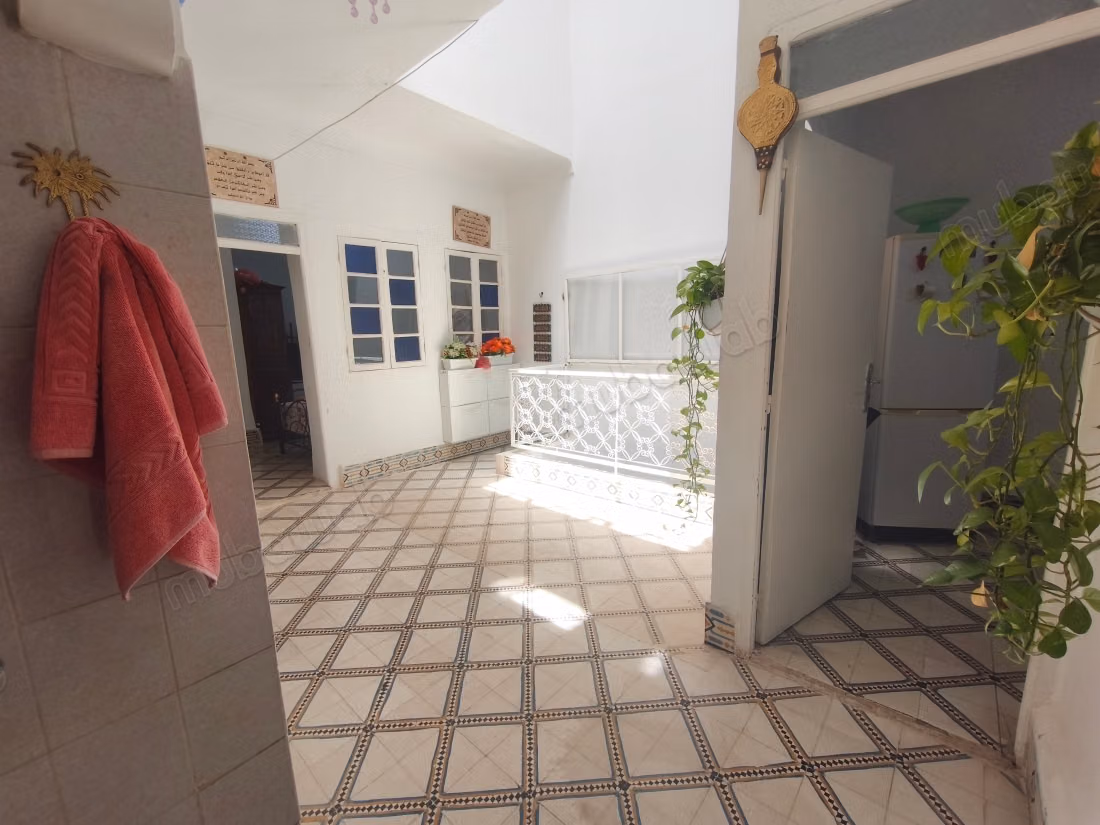 Riad TITRE proche ferblantiers. Surf. Totale 280 m²