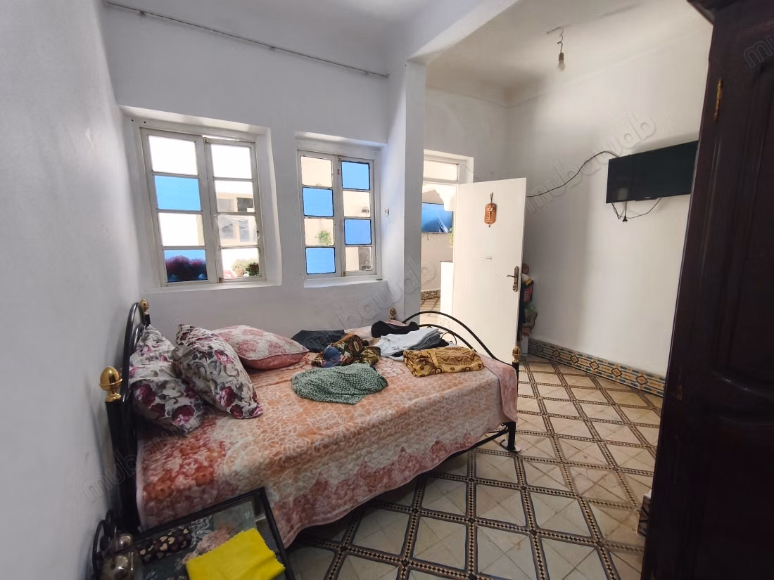 Riad TITRE proche ferblantiers. Surf. Totale 280 m²