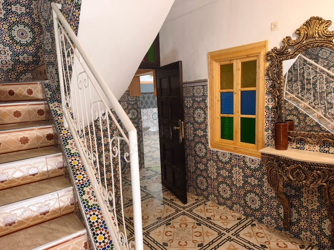 Riad TITRE proche ferblantiers. Surf. Totale 280 m²