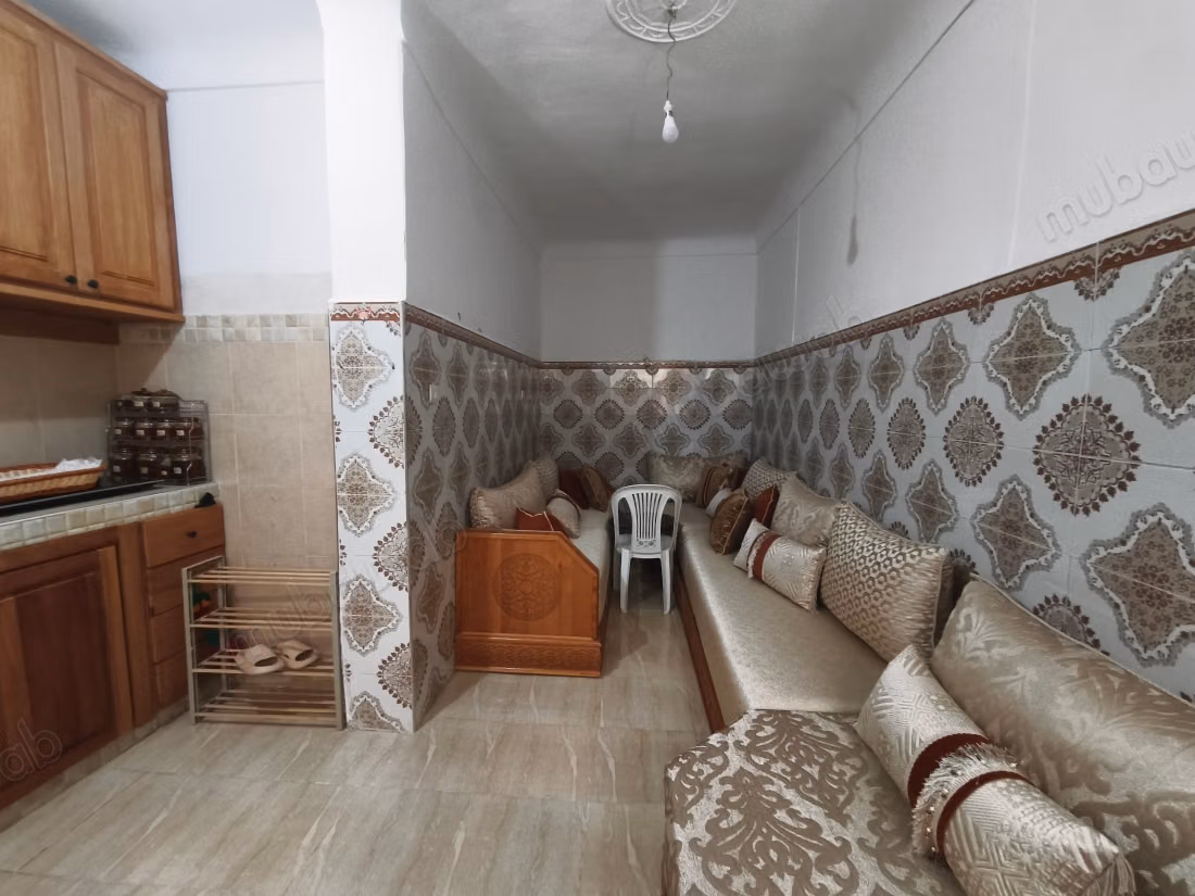 Riad TITRE proche ferblantiers. Surf. Totale 280 m²