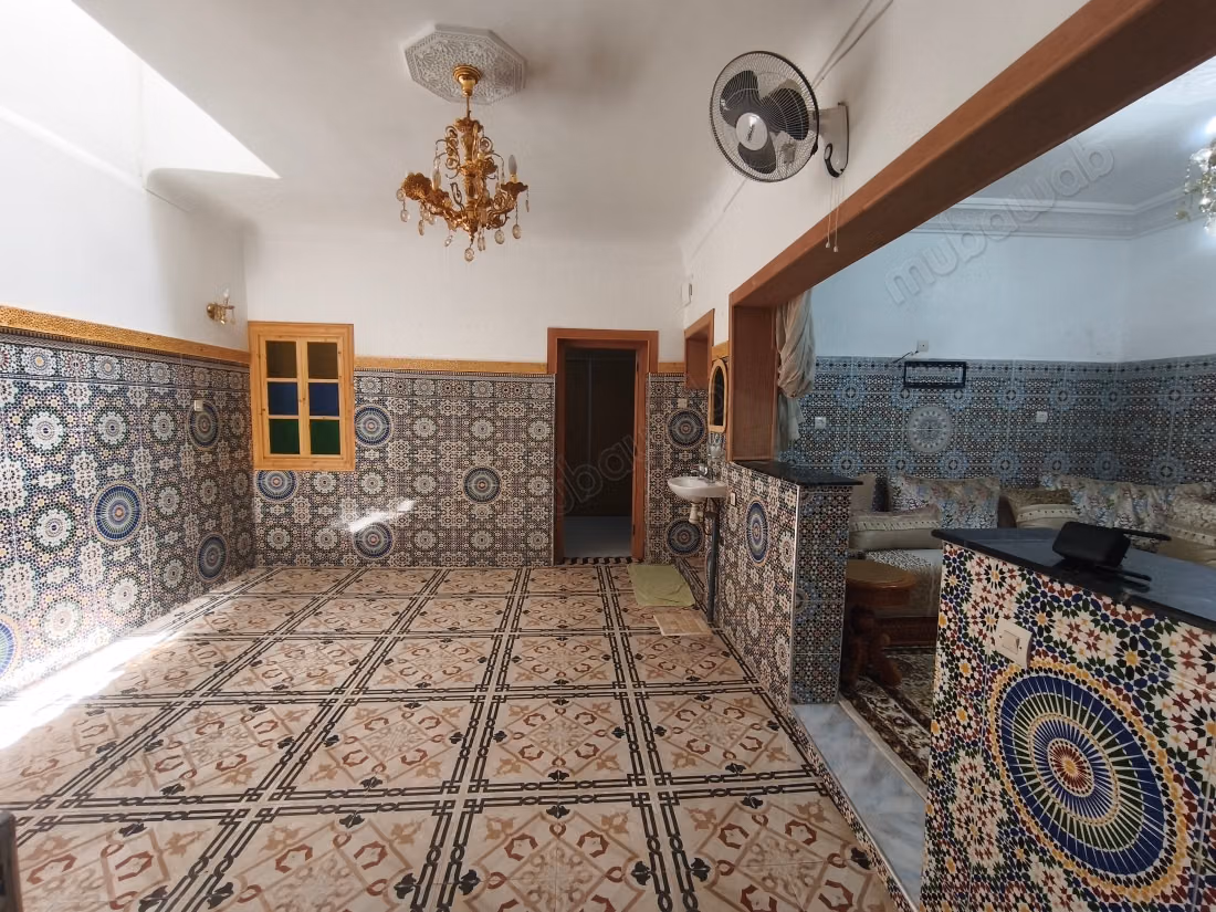 Riad TITRE proche ferblantiers. Surf. Totale 280 m²