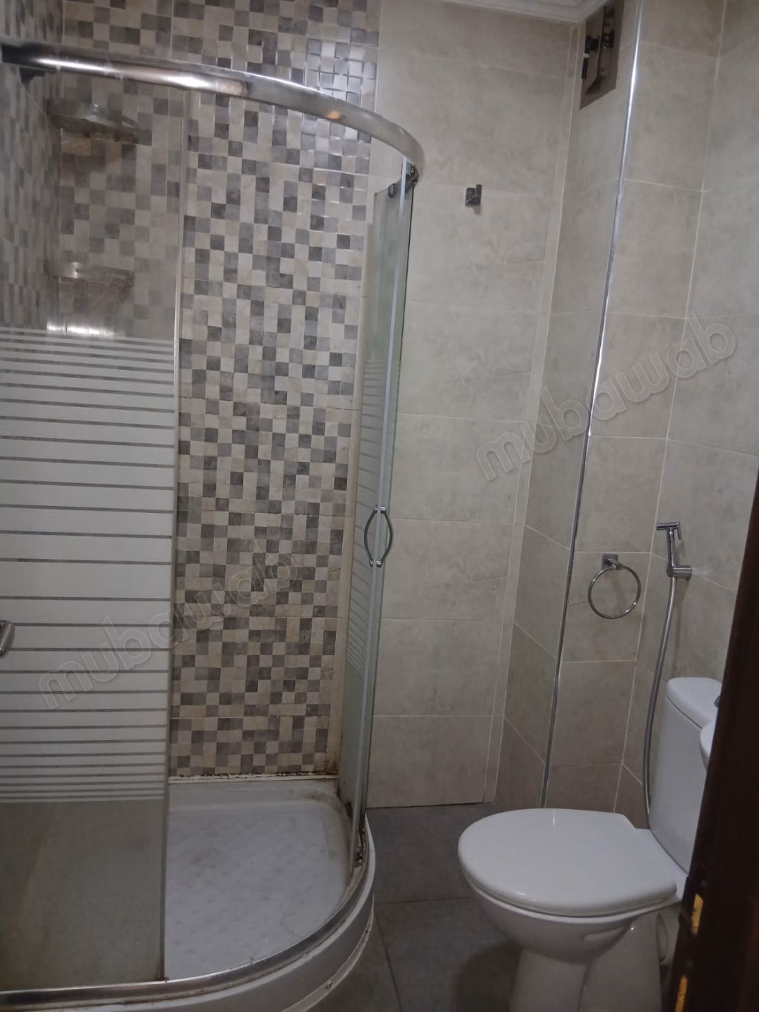 Beautiful apartment for rent in Hay el Matar. 1 Room. Satellite system and secure residence
