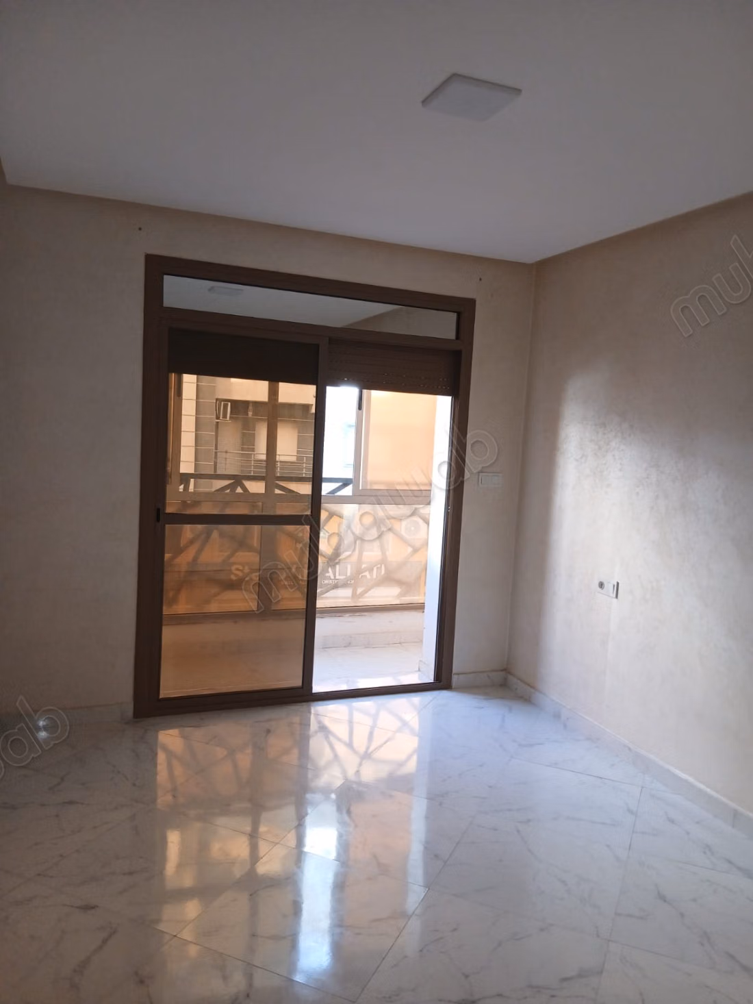 Beautiful apartment for rent in Hay el Matar. 1 Room. Satellite system and secure residence