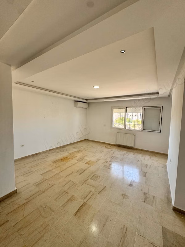 À louer S3 à Ain Zaghouan Nord – Résidence privée