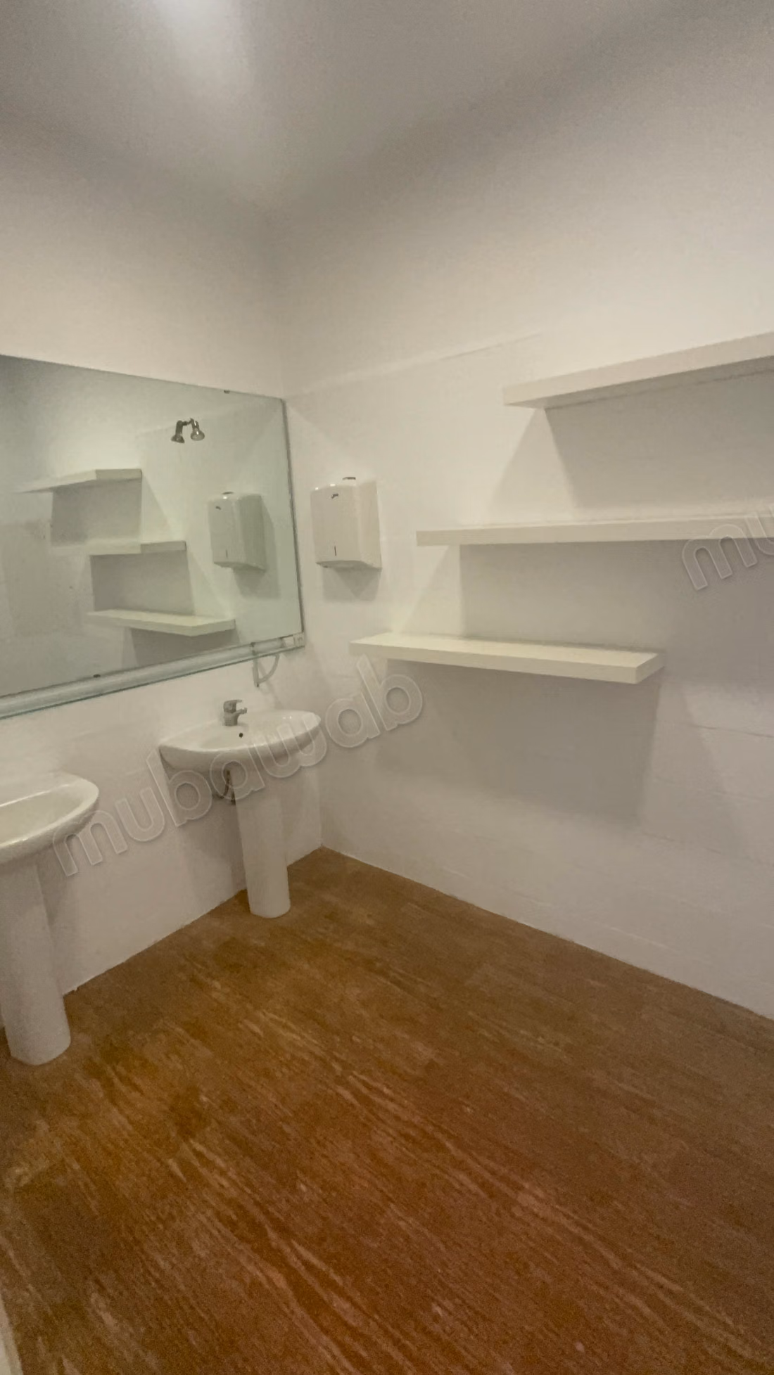 Sale of a beautiful apartment in Moulay Youssef. Area of 124 m². Secure door and central heating