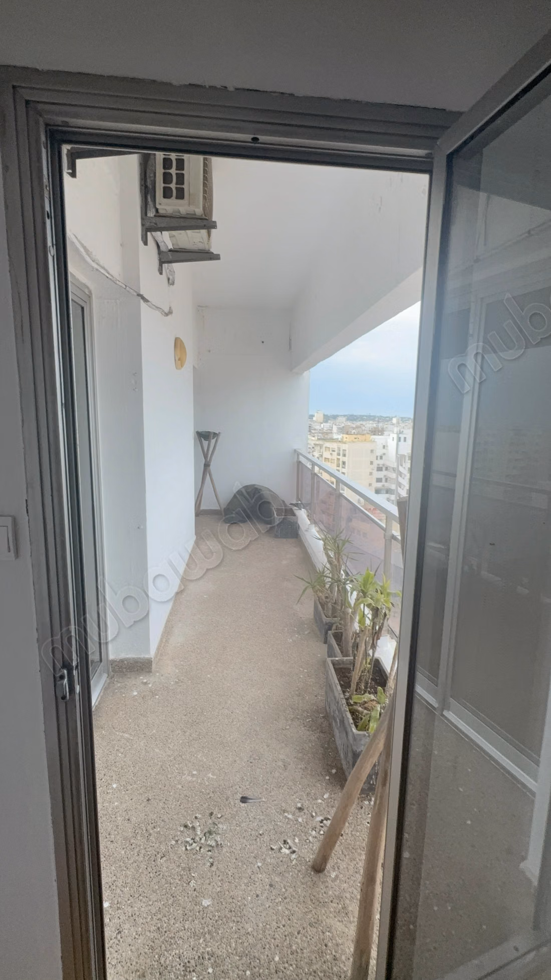 Sale of a beautiful apartment in Moulay Youssef. Area of 124 m². Secure door and central heating