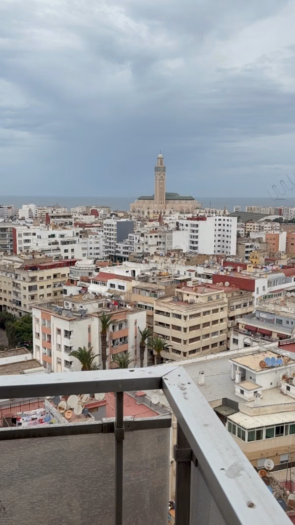 Sale of a beautiful apartment in Moulay Youssef. Area of 124 m². Secure door and central heating
