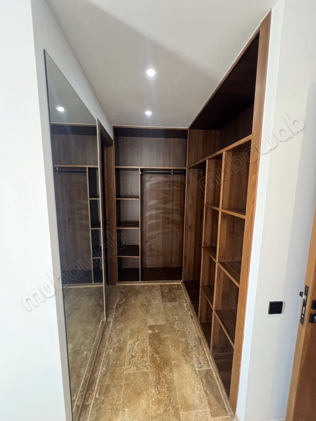 Superbe appartement à louer à Dar Bouazza. 
3 grandes pièces
