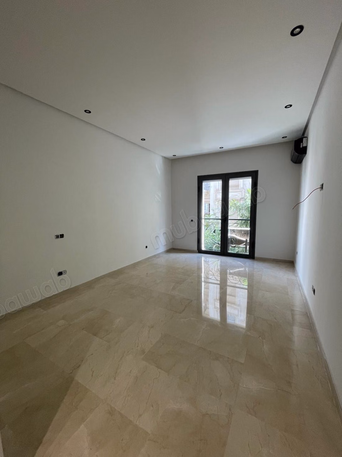 Te huur - Leeg appartement met 3 slaapkamers in Racine