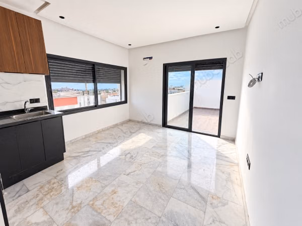 Appartamento vuoto a Roches Noires