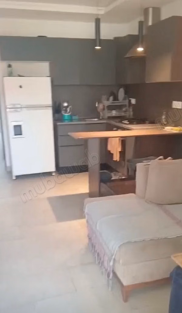 Superbe appartement à louer à El Menzah 
5.2 belles chambres. Bien meublé