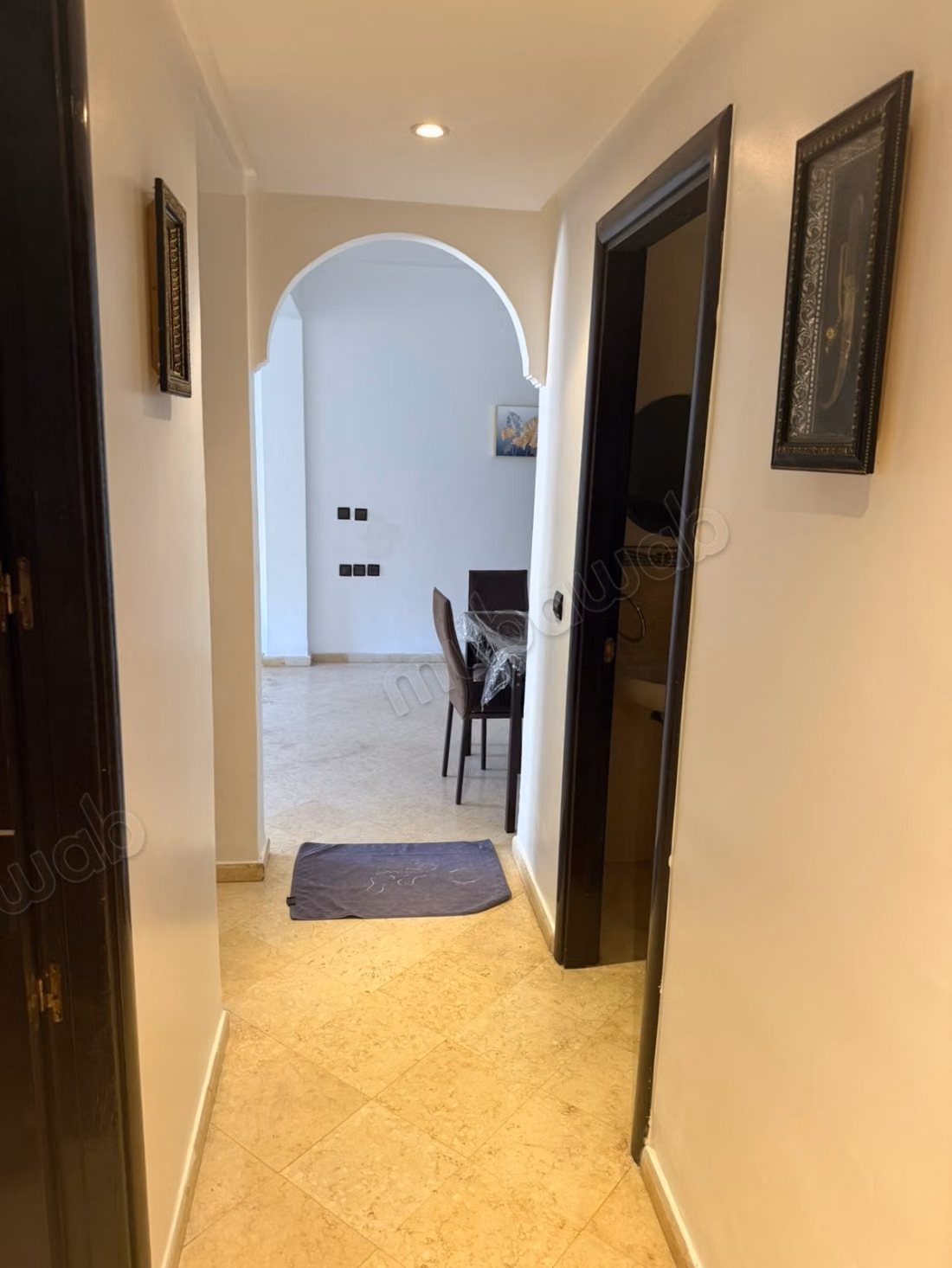 Apartamento amueblado situado en el 2º piso en una residencia en Aswak Salam compuesto por 2 habitaciones, salón, baño, aseo, cocina, residencia cerrada y segura con piscina, ascensor y aparcamiento subterráneo