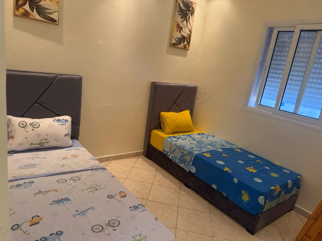 Apartamento amueblado situado en el 2º piso en una residencia en Aswak Salam compuesto por 2 habitaciones, salón, baño, aseo, cocina, residencia cerrada y segura con piscina, ascensor y aparcamiento subterráneo
