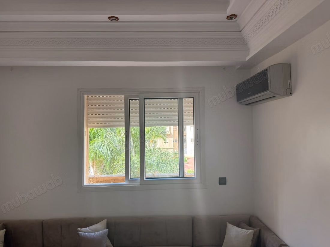 Apartamento amueblado situado en el 2º piso en una residencia en Aswak Salam compuesto por 2 habitaciones, salón, baño, aseo, cocina, residencia cerrada y segura con piscina, ascensor y aparcamiento subterráneo