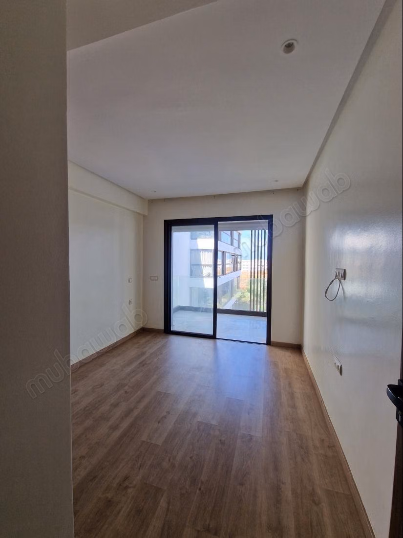 Empty apartment located in Mimoza